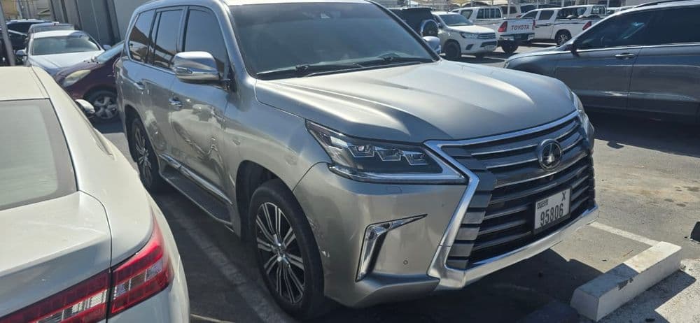 لكزس أل أكس 570 5 door 5.7L 2021 مستعملة