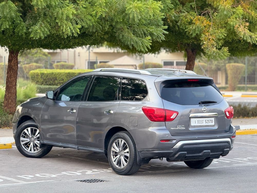 نيسان باثفايندر 3.5L SL 4WD 7 Seater 2019 مستعملة