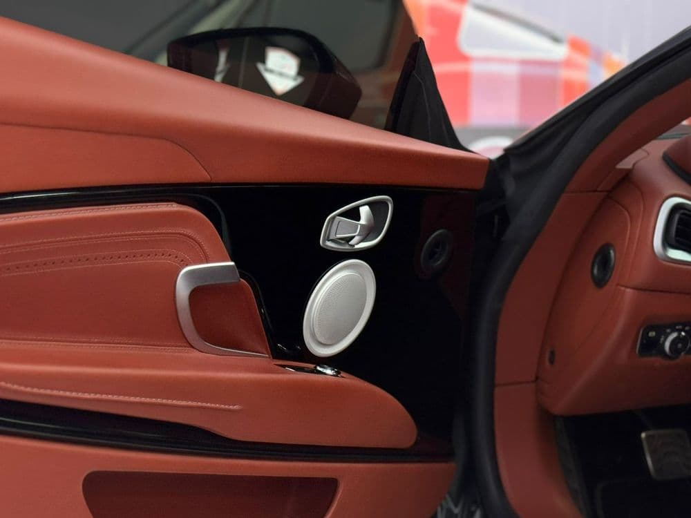 أستون مارتن دي بي11 5.2T V12 2023 مستعملة