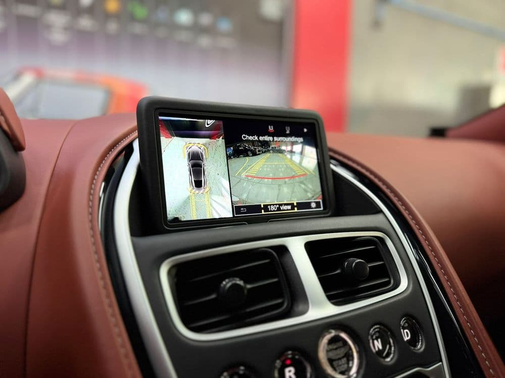 أستون مارتن دي بي11 5.2T V12 2023 مستعملة