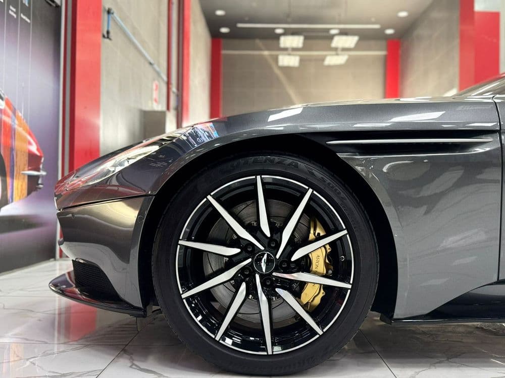 أستون مارتن دي بي11 5.2T V12 2023 مستعملة