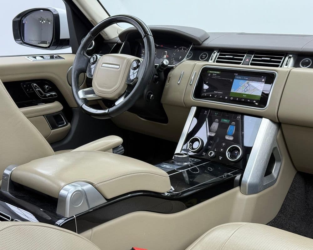 لاند روفر رنج روفر 3.0L V6 HSE 340 PS 2018 مستعملة