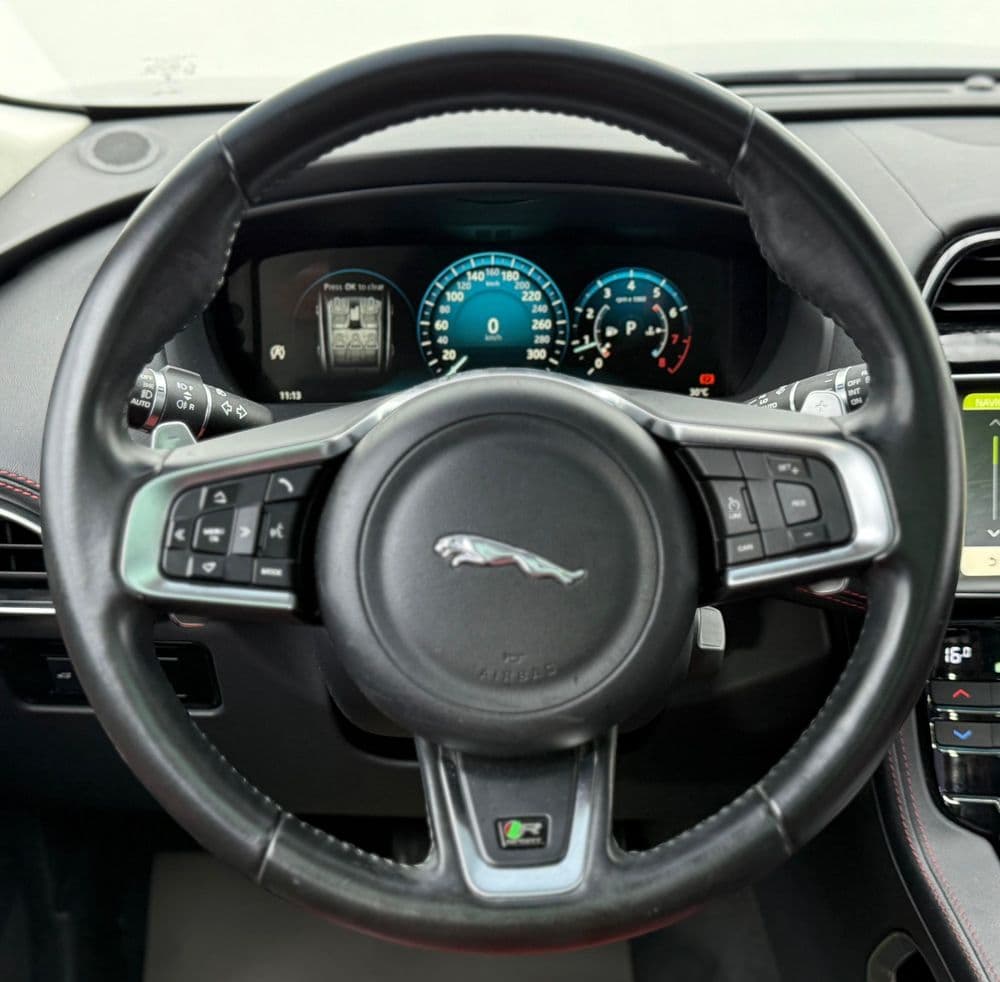 Used Jaguar F-Pace 2.0T R-Sport 300 PS 2018