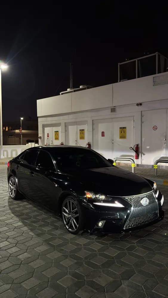 لكزس آي أس 300 4 door 3.0L 2016 مستعملة