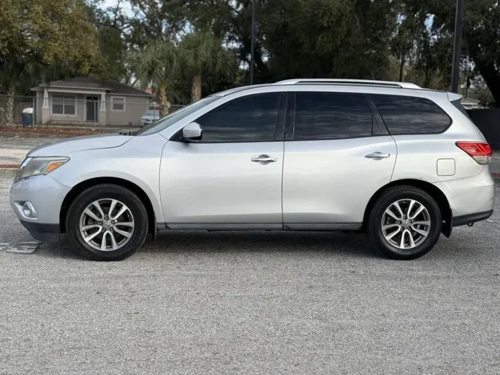 Used Nissan Pathfinder 3.5L SL 2WD 2015