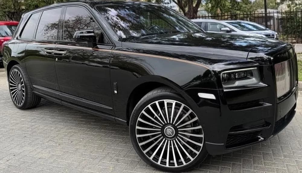 رولز رويس كولينان Cullinan - Black Badge 2022 مستعملة