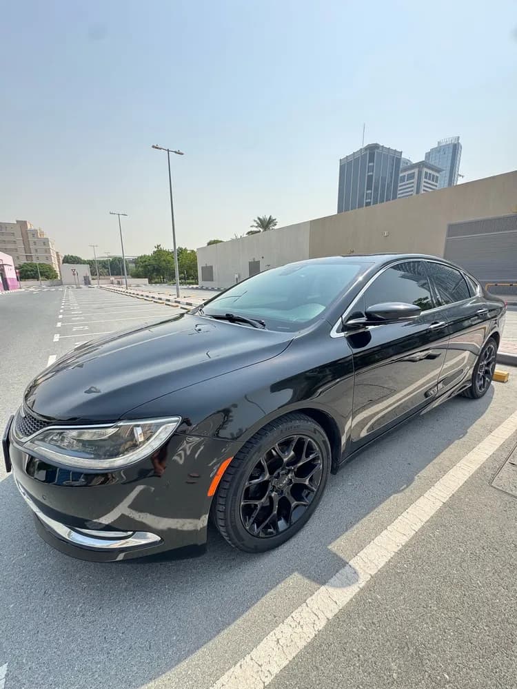 كرايسلر 200 2.4L 2015 مستعملة