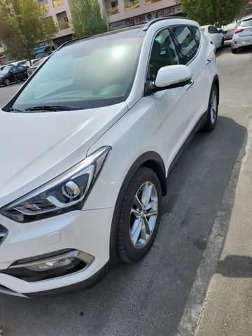 هيونداي سانتافيه 2.4L AWD Top 2017 مستعملة