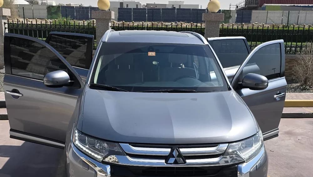 Used Mitsubishi Outlander 2.4L GLX Full Option (7-Seater) 2016 Used Mitsubishi Outlander 2.4L GLX Full Option (7-Seater) 2016 used_cars.forSale