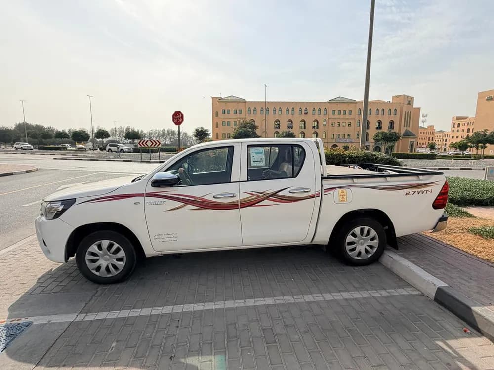Used Toyota Hilux 2.7 Double Cab 4x2 M/T Base 2021