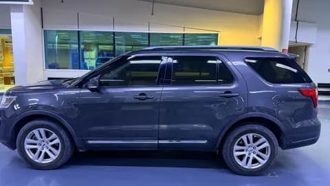 Used Ford Explorer 3.5LV6 XLT 2019 Used Ford Explorer 3.5LV6 XLT 2019 used_cars.forSale