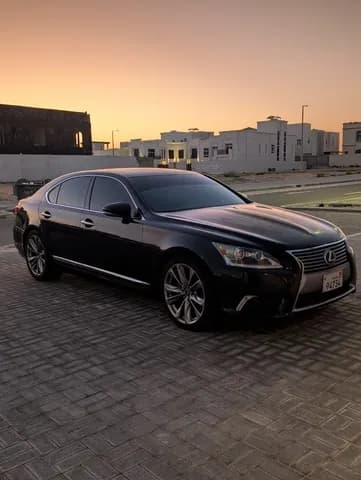 لكزس أل أس 460 4 door 4.6L SWB 2016 مستعملة