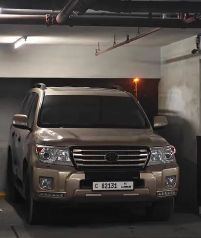 تويوتا لاند كروز 5 Door 4.6L 2015 مستعملة