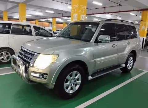 ميتسوبيشي باجيرو 3.0L GLS 5 Door High 2015 مستعملة