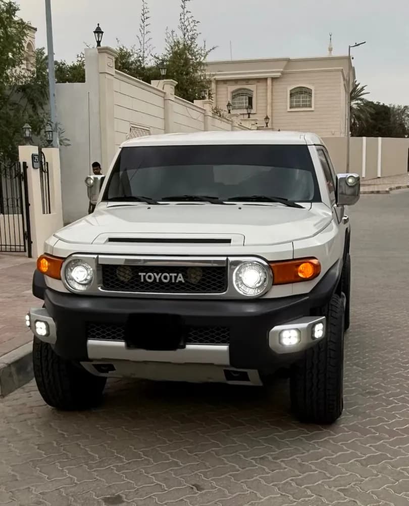 تويوتا اف جاي كروزر 5 Door 4.0L (Automatic) 2013 مستعملة