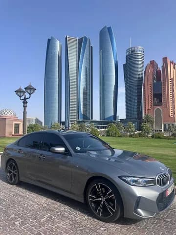 بي إم دبليو الفئة الثالثة-سيدان 320i 2023 مستعملة
