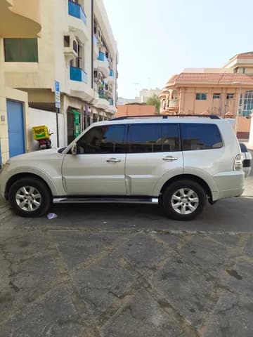 ميتسوبيشي باجيرو 3.8L 5 Door Full 2010 مستعملة