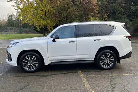 Used Lexus LX 600 Luxury AWD (7-Seats) 2022 Used Lexus LX 600 Luxury AWD (7-Seats) 2022 used_cars.forSale