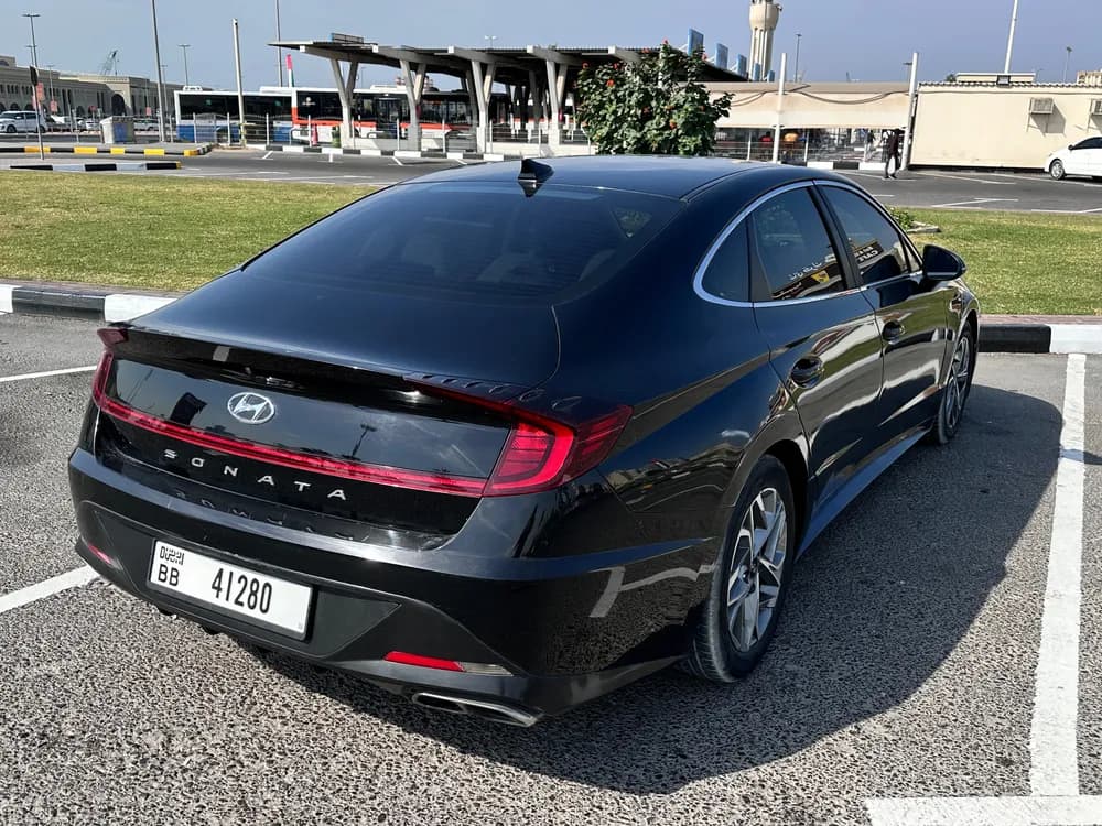 هيونداي سوناتا 2.4L Mid 2021 مستعملة