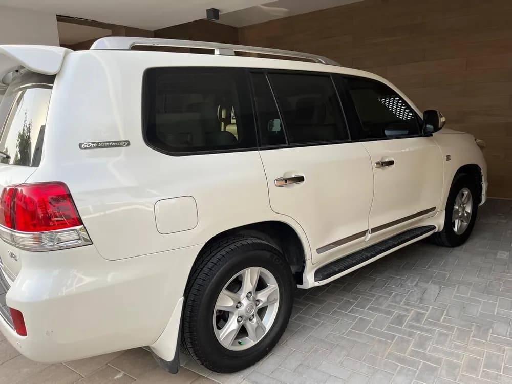 تويوتا لاند كروز 5 Door 5.7L 2010 مستعملة