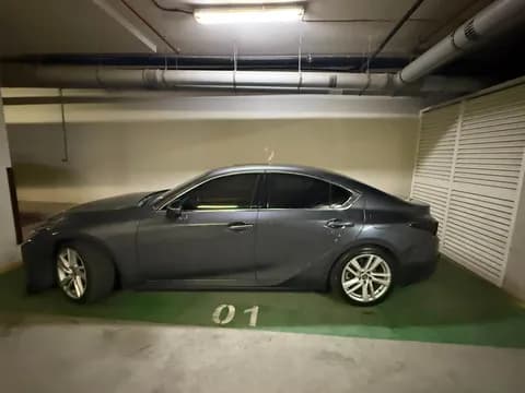 لكزس آي أس 300 4-door-2-0l 2023 مستعملة