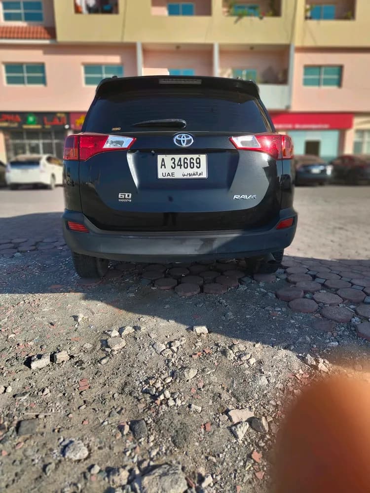 تويوتا راف4 4 Door 2.4L 2015 مستعملة