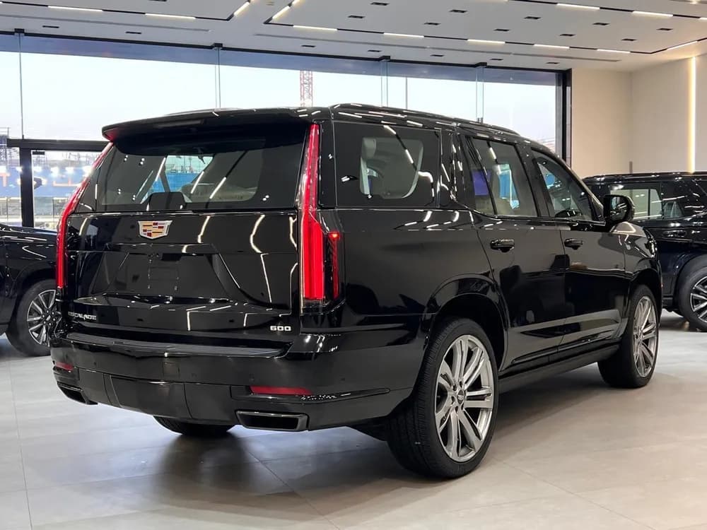 كاديلاك اسكاليد 6.2L Platinum 2025 جديدة