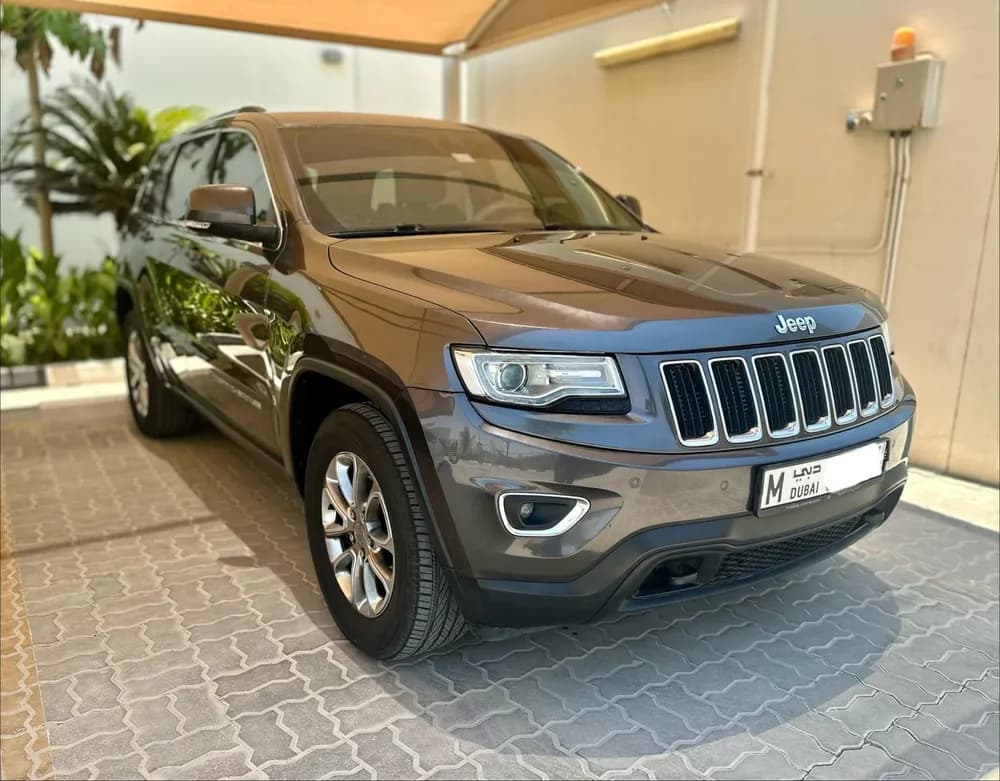 جيب جراند شيروكي لاريدو 3.6L 2015 مستعملة