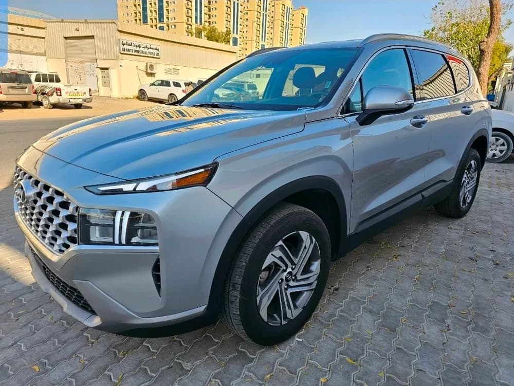 هيونداي سانتافيه 2.4L دفع رباعي 2023 مستعملة