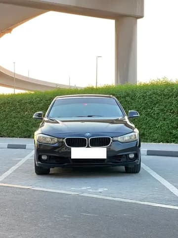 بي إم دبليو الفئة الثالثة-سيدان 320i 2017 مستعملة