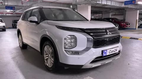 ميتسوبيشي أوت لاندر 2025 مستعملة