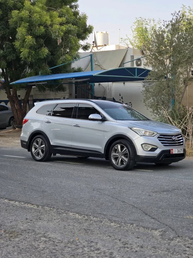هيونداي سانتافيه 3.3L دفع رباعي 2014 مستعملة