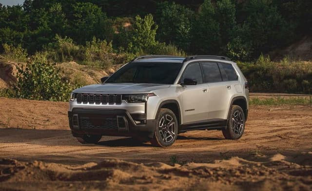 مقارنة جيب شيروكي ٢٠٢٦ مع هوندا سي آر-في الهجينة وتويوتا راف ٤ الهجينة في الإمارات مقارنة جيب شيروكي ٢٠٢٦ مع هوندا سي آر-في الهجينة وتويوتا راف ٤ الهجينة في الإمارات